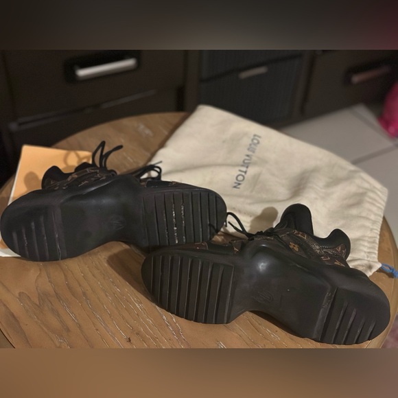 Louis Vuitton | Calfskin Patent Monogram Womens LV Archlight Sneakers 39 Black - Picture 9 of 16